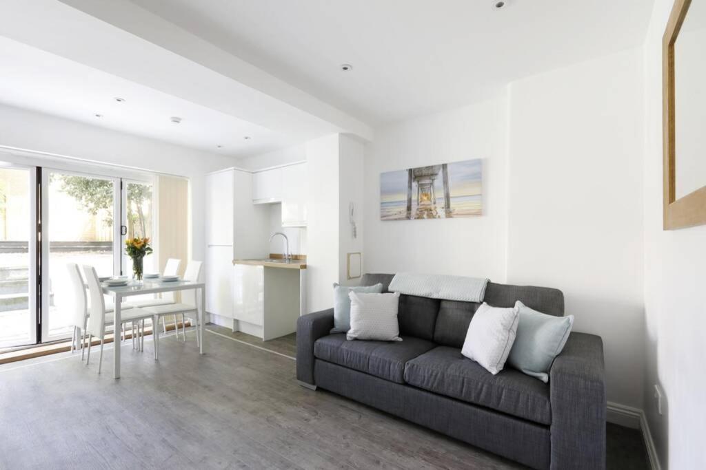 2 Bedrooms Close To The Beach With Garden And Own Entrance ! برايتون المظهر الخارجي الصورة